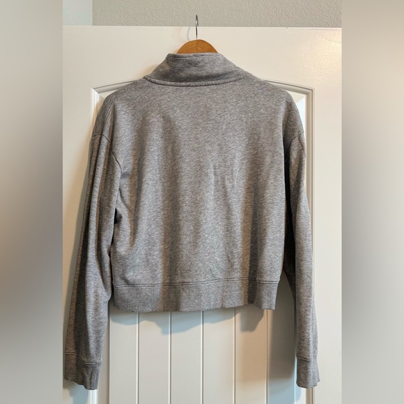 EUC Tommy Hilfiger Cropped Sweatshirt - Gray - Large - Picture 4 of 5